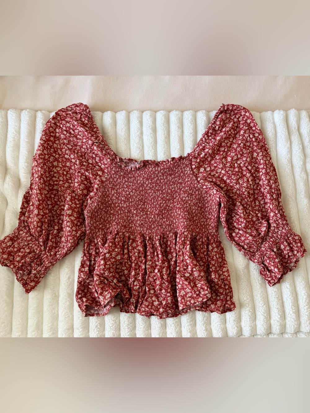 American Eagle Outfitters Rose-Red Smocked Floral Puff-Sleeve Top